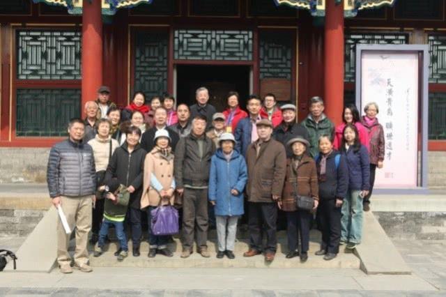 爱新觉罗后裔今何在有人成书法家有人公开祭祖有人成影视明星