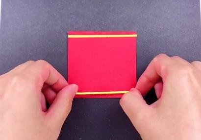 促进亲子关系,玩转多彩童年新年元旦贺卡 ● 材料准备 ● 彩纸,胶棒