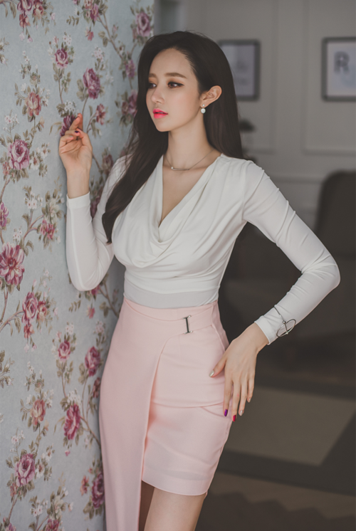 气质美女秘书李妍静美腿性感写真图片