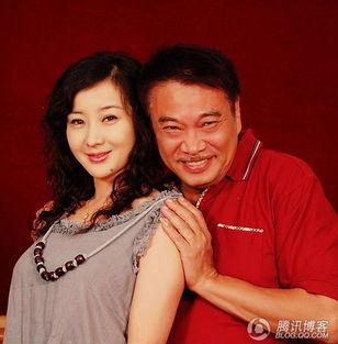 吴孟达老婆侯珊燕照片吴孟达四个老婆照片周星驰与吴孟达的矛盾