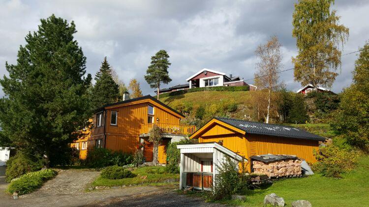 美丽的挪威乡村小镇slidre,这是初秋的一个雨过天晴的午后,阳光洒满了