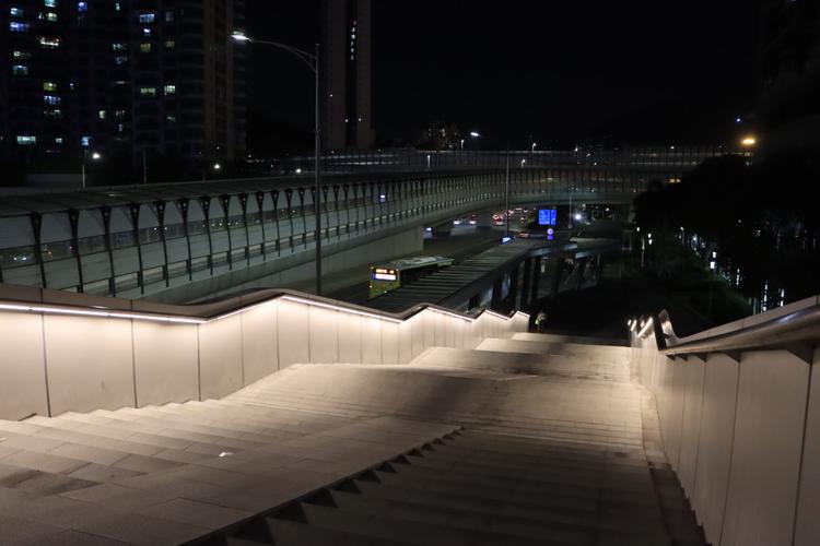 人行天桥夜景风光