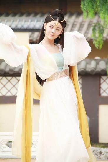 毛林林在近期热播的电视剧《兰陵王》中饰演钟爱四爷的冯小怜,但造化