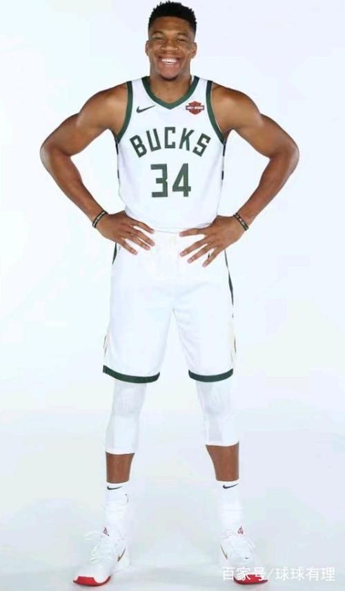 太拼了!字母哥向三分神射手学习,誓做全能王者