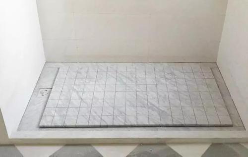 头一次见有人淋浴房装这种地面,下水快又防滑,效果至少好十几倍