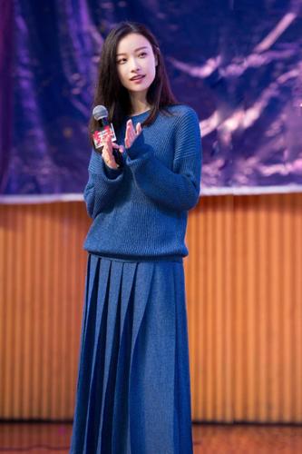 倪妮到底穿什么不好看?佟丽娅真"老娘天下最美"