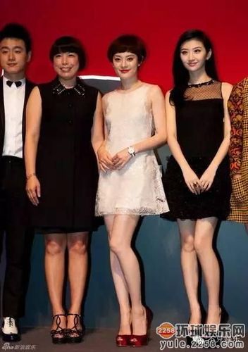 两人合影必有一伤!除了身高,白才是王道啊!