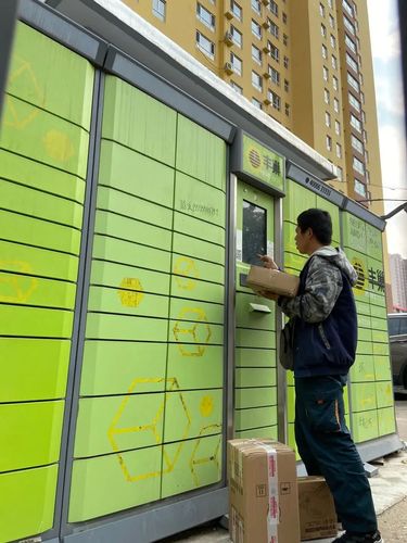 快件存放超过12小时后,要收费0.5元…丰巢快递柜超时