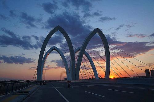 西安沣东新城沣河大桥雄姿