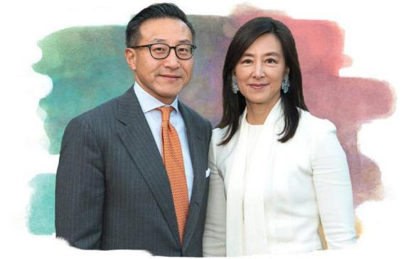 蔡崇信妻子久违露面气质绝了夫妻俩获评慈善英雄华人之光