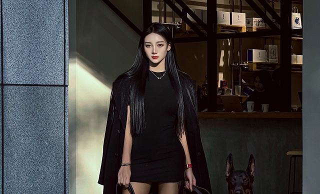 因为陈莹莹有一个非常标准的蝴蝶背,所以很多人称她为陈蝴蝶.