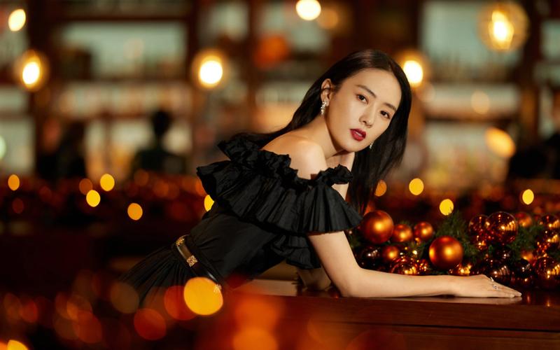 童瑶性感露肩写真桌面壁纸