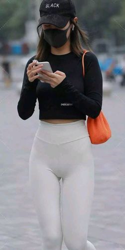 瑜伽练出馒头样小腹,紧身裤也有很大功劳!这样的美你能接受吗