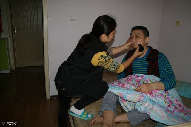 小脑萎缩的症状及治疗方式_患者