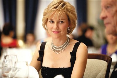 此次影片中饰演威尔士王妃戴安娜的演员娜奥米沃茨将佩戴萧邦提供的