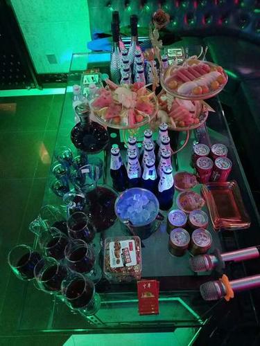 星慕ktv中包6-10人酒水套餐(啤酒24听 爆米花1份 果盘