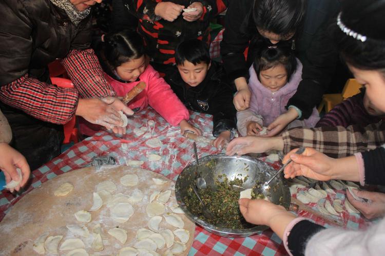太平实验学校幼儿园"庆三八,感恩有你"亲子包饺子活动