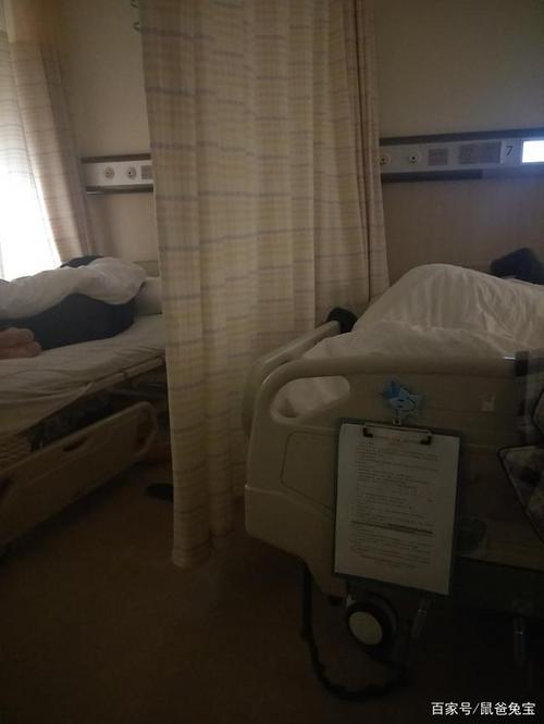 晚上十点的肿瘤医院胸外科病房区,如果可以选择,谁都不愿来这里