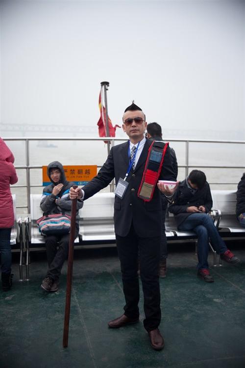最潮乞丐周飞一身潮装全国巡回演出 日赚千元 - 774508475的日志
