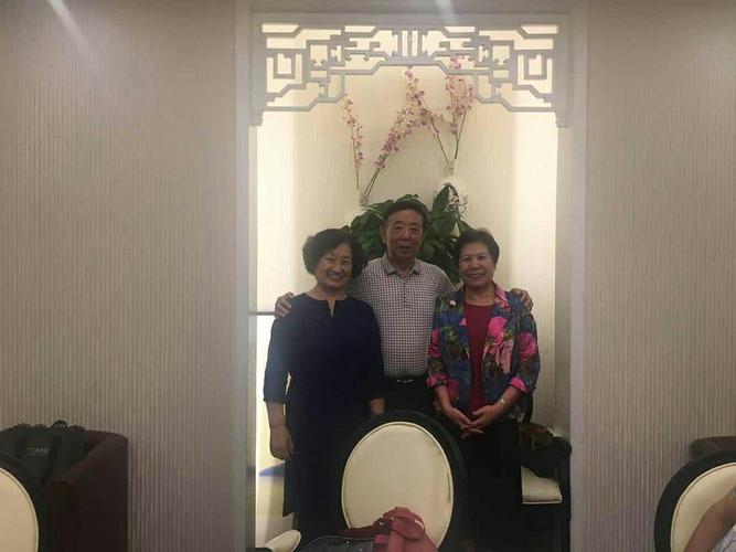 父亲节里会佟兵 意重情深似火龙