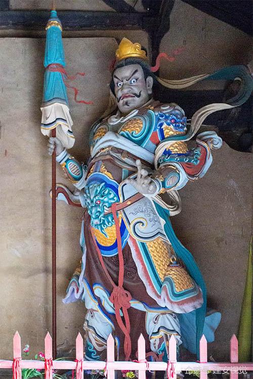 天王殿内有四大天王,他们与封神榜闻太师手下的魔家四