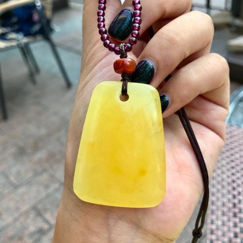 原矿天然蜜蜡无事牌吊坠