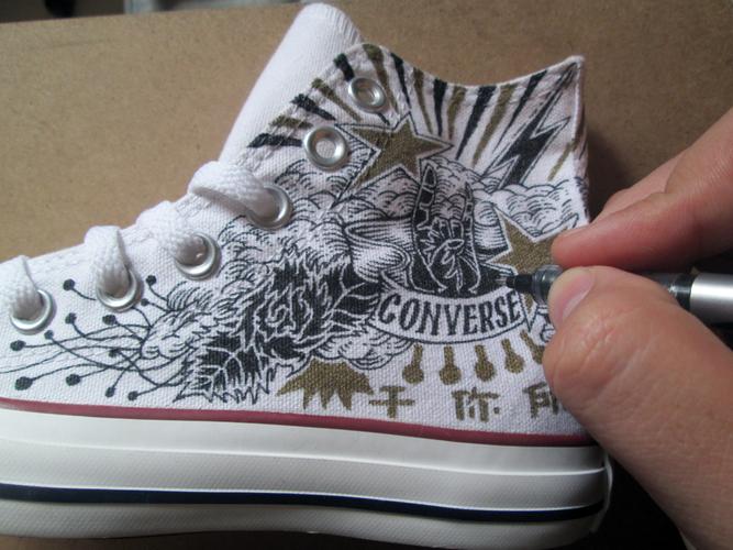 与匡威合作 "干你所赞" 纯手绘鞋