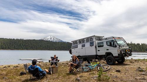 三菱fuso轻卡平台房车亮相