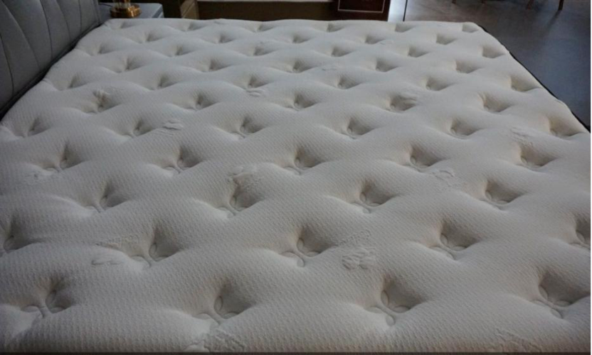 一般的羊毛我们称作wool,好一点的则是merino羊毛,而cashmere则可以说