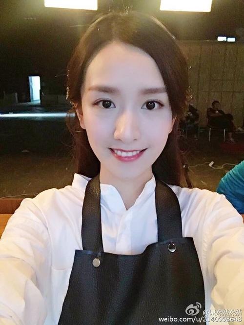 组图:中传女神微博晒日常 身材高挑笑容甜美 : 毕业于中国传媒大学的