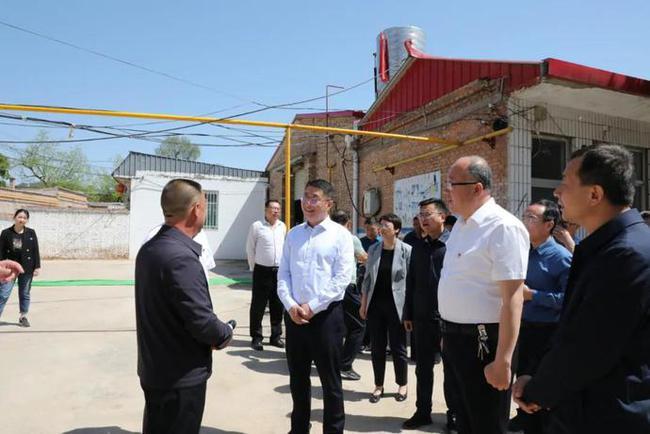 美丽泥屯更要接地气阳曲县县长李京京调研时这样说