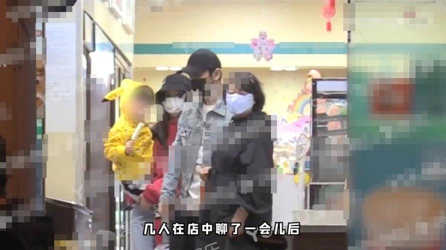 黄晓明angelababy带儿子小海绵就医一家三口同框照片曝光