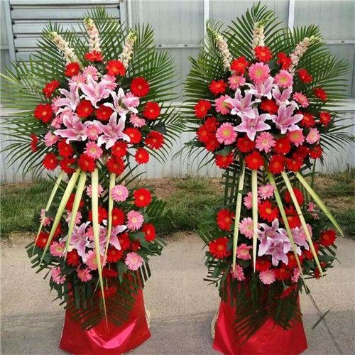 婚礼花篮用什么花好 婚礼花篮多少钱一对