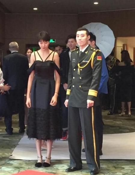 袁心玥的身高可能还在长2米03根本挡不住