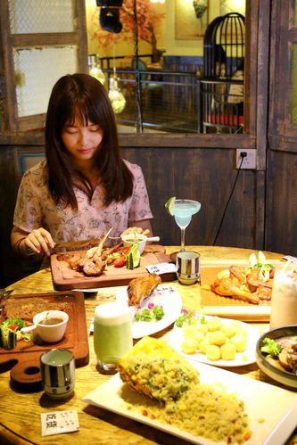 人均40 的中西餐盛宴 既有美味的中餐,也有浪漫的西餐 无论是情侣约会