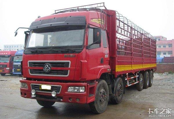 柳汽也出品过霸龙 前四后十载货车,目前仍有不少车还在广西跑