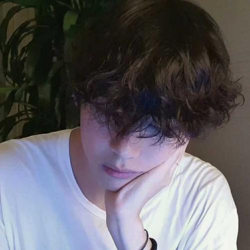 求一些男生头像,真人帅气型吼吼吼?