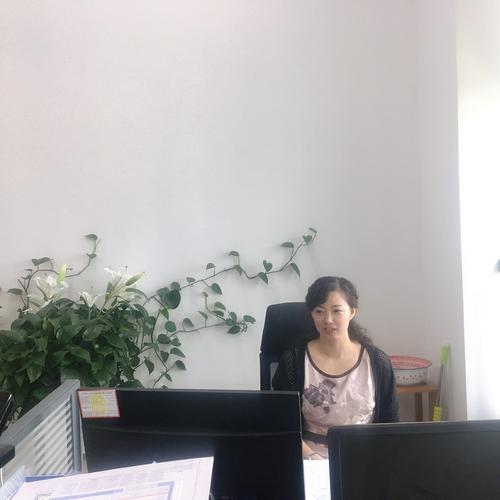 李妍  