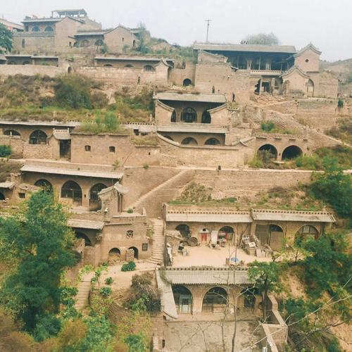 中国黄土高原民居奇葩一一一李家山
