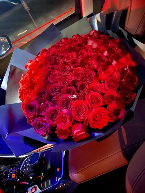 第一次收到副驾驶满满的玫瑰花