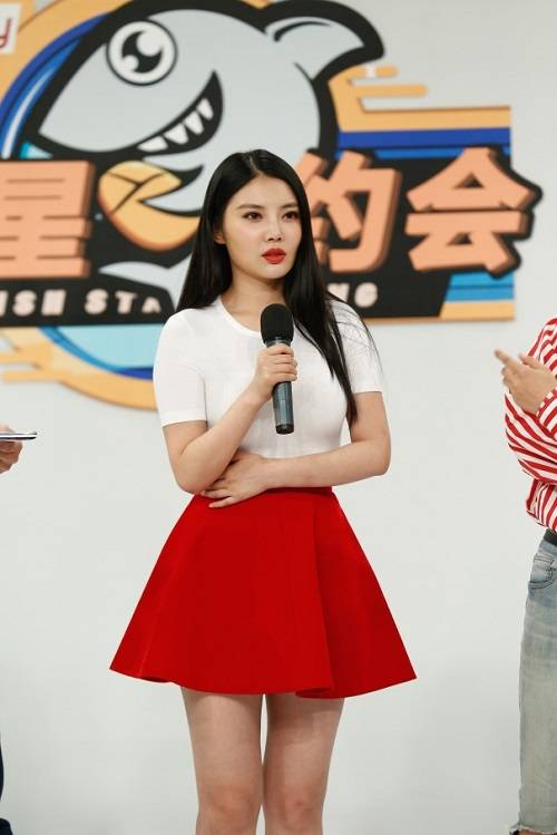 性感玫瑰绽放小鱼星约会徐冬冬大方展露耿直本性