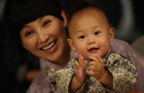 因老公是导演,她尝尽不同款男星,小叔子都没放过