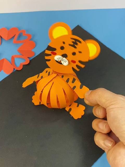虎年了,来做一只摇摆的小老虎吧%幼儿园手工#少儿美术#秒懂创意的微博