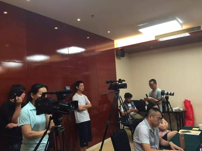 冯少臣个人投资为2,494万元人民币的绥化市久元房地产开发有限公司则