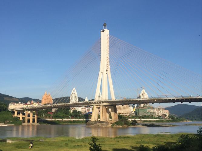 景洪新建的澜沧江大桥