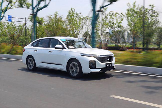 新宝骏rc5智慧汽车旅行版还带个床?