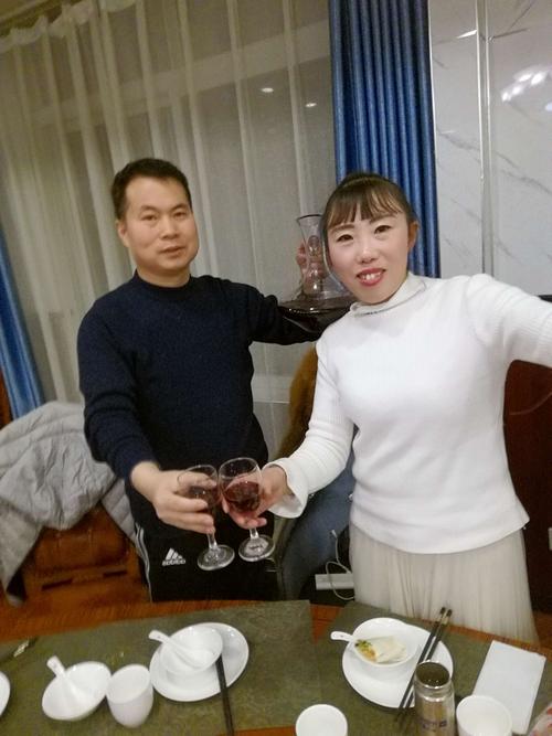 没有情人的情人节,同学聚会乐开怀!