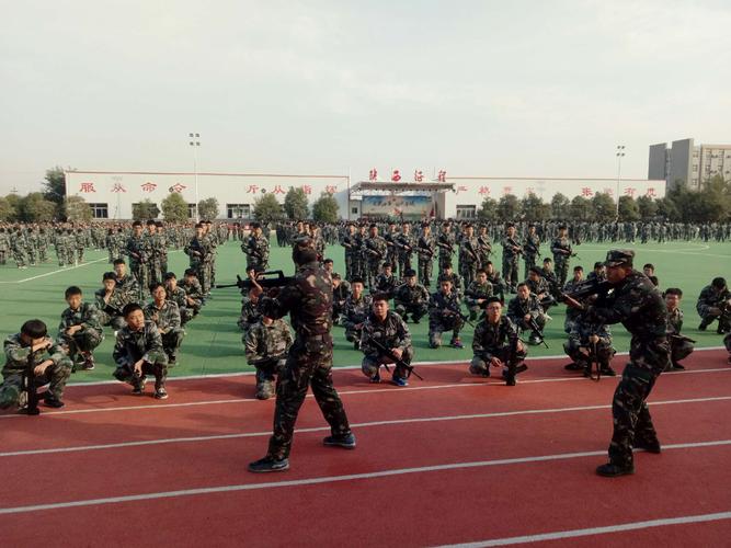 生命放射异彩 青春华丽绽放 ——杨凌高新初级中学2018级八连军训剪辑