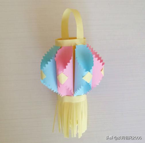 彩色卡纸手工制作灯笼(元宵节手工,彩色卡纸制作花灯教程)