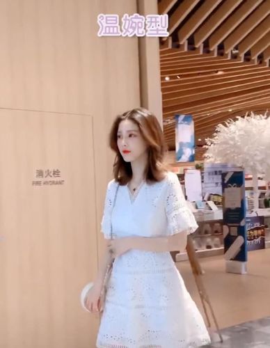 不同性格的女生穿裙子,最美不是开朗型而是保守型,简直不敢信